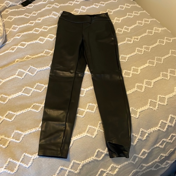 Black leather pants - Picture 1 of 4